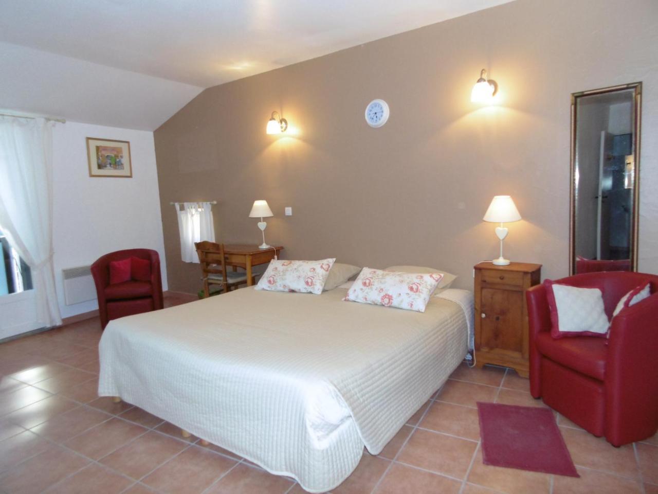 לינה וארוחת בוקר סיסטרון La Ferme De Valauris מראה חיצוני תמונה